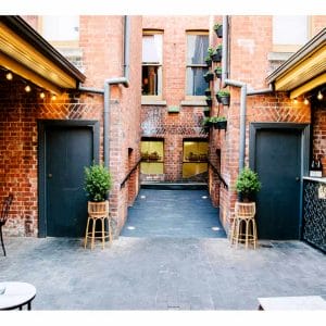 apoteca-bar-courtyard-5
